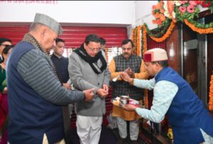 भद्रकाली मंदिर पहुंचे सीएम धामी, गणेश जोशी संग की पूजा-अर्चना