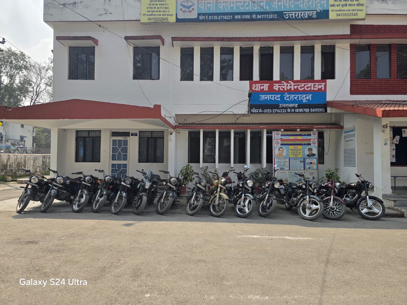 यातायात नियमो का उल्लंघन कर अराजकता फैलाने वालो को दून पुलिस ने पढ़ाया कानून का पाठ