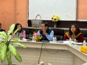 ग्रामीण विकास कार्यक्रमों की गहन समीक्षा, प्रत्येक जनपद पलायन रोकने तथा स्वरोजगार को बढावा देने हेतु वृहद रणनीति तैयार करें- गर्ब्याल