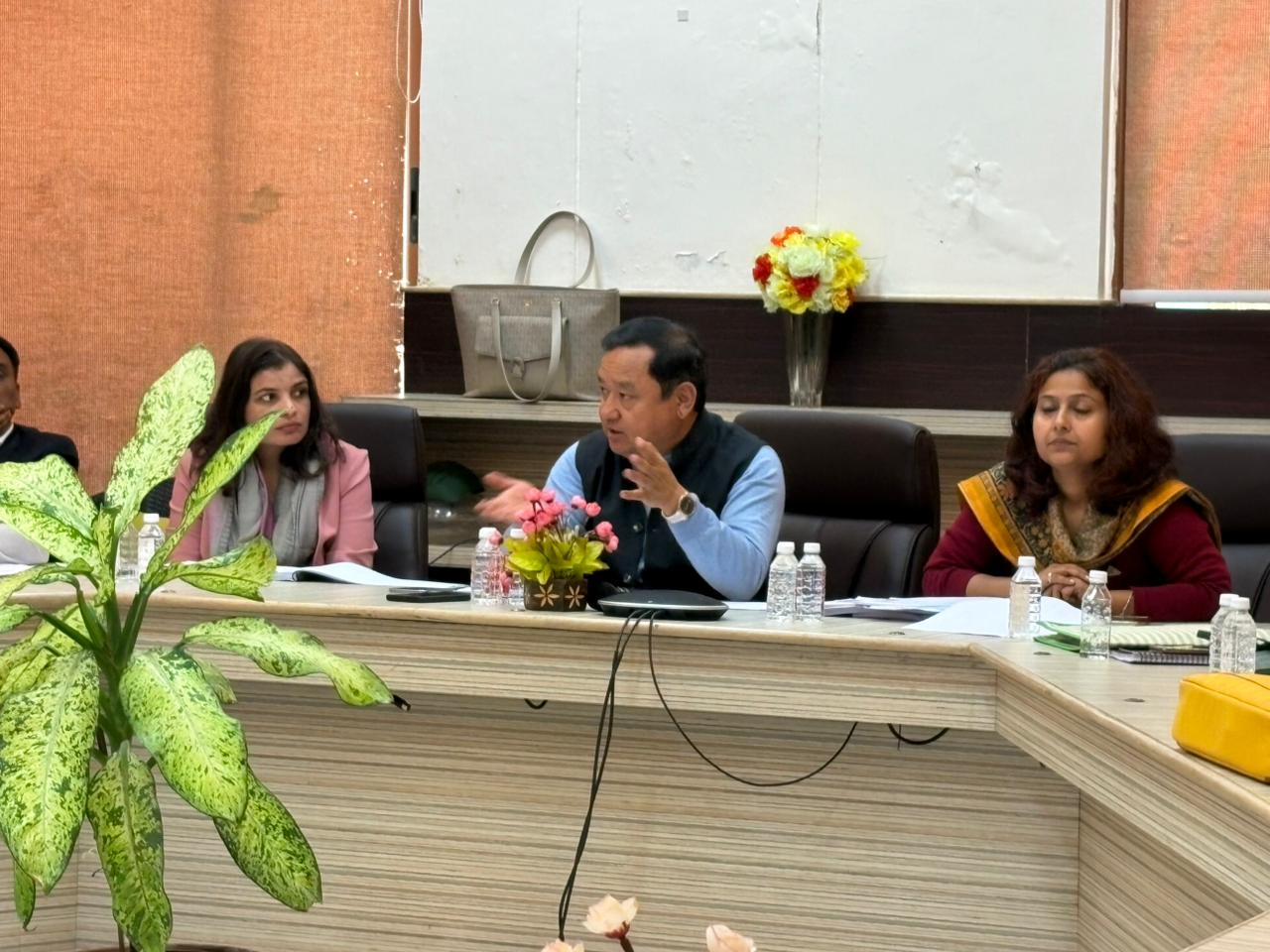 ग्रामीण विकास कार्यक्रमों की गहन समीक्षा, प्रत्येक जनपद पलायन रोकने तथा स्वरोजगार को बढावा देने हेतु वृहद रणनीति तैयार करें- गर्ब्याल
