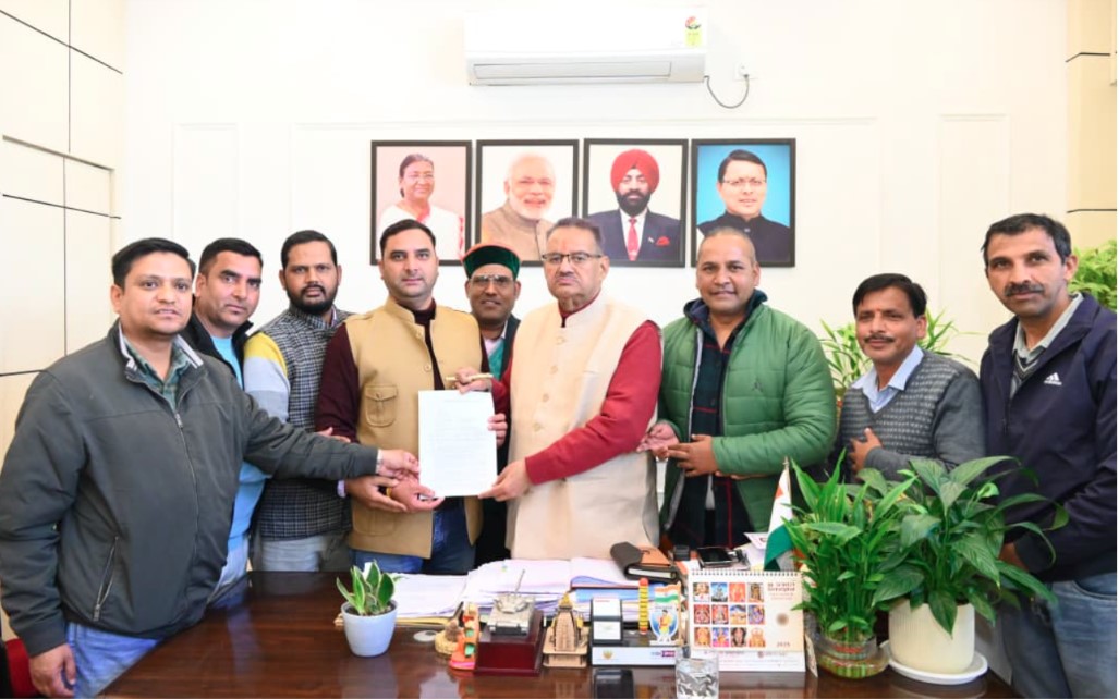 विकासनगर में दर्दनाक हादसा, हिमाचल रोडवेज की बस गहरी खाई में गिरी, तीन की मौत