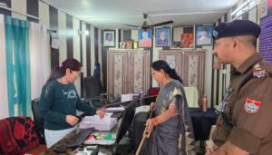 महिला आयोग की अध्यक्ष कुसुम कंडवाल ने महिला हेल्प डेस्क एवं साइबर सेल का किया औचक निरीक्षण