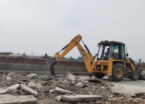 गणेशपुर में 30 बीघा की अवैध प्लॉटिंग पर चला एमडीडीए का बुलडोजर