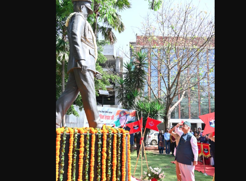 जनरल बिपिन रावत की जयंती पर सैनिक कल्याण मंत्री गणेश जोशी ने पुष्पचक्र अर्पित कर श्रद्धांजलि दी