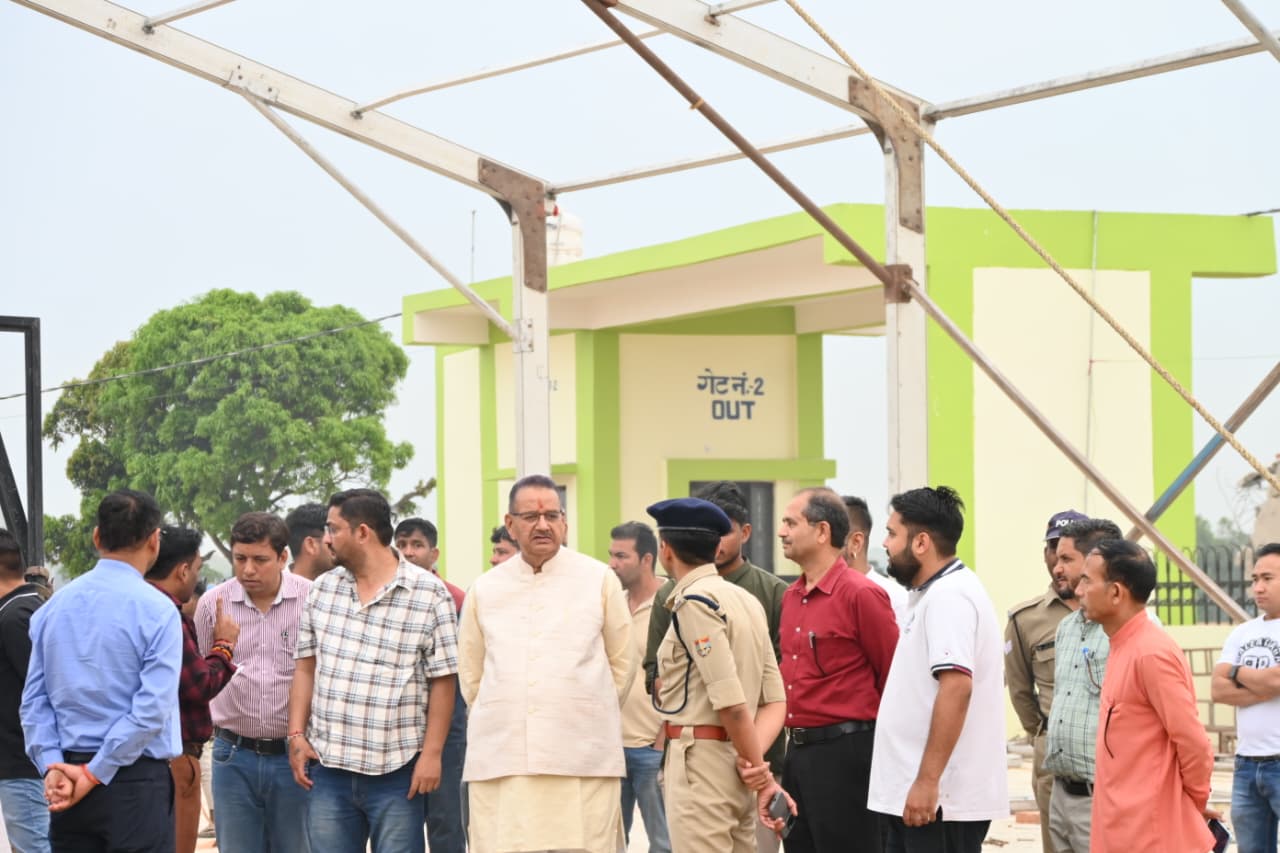 खटीमा में आयोजित होने वाले सैनिक सम्मान समारोह की तैयारियों को लेकर सैनिक कल्याण मंत्री गणेश जोशी ने कार्यक्रम स्थल का निरीक्षण किया