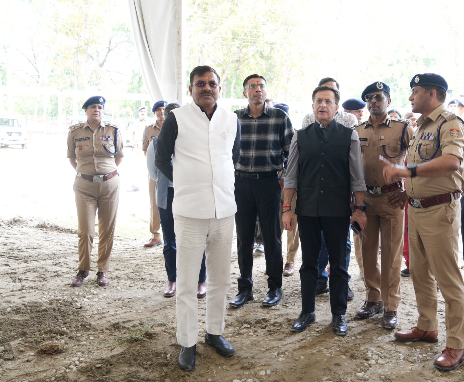 शासन-प्रशासन के वरिष्ठ अधिकारियों ने प्रधानमंत्री नरेन्द्र मोदी के उत्तराखण्ड दौरे की तैयारियों को लेकर कार्यक्रम स्थल का स्थलीय निरीक्षण किया