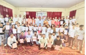कैबिनेट मंत्री डॉ. धन सिंह रावत ने चयनित 44 कनिष्ठ सहायकों को सौंपे नियुक्ति पत्र