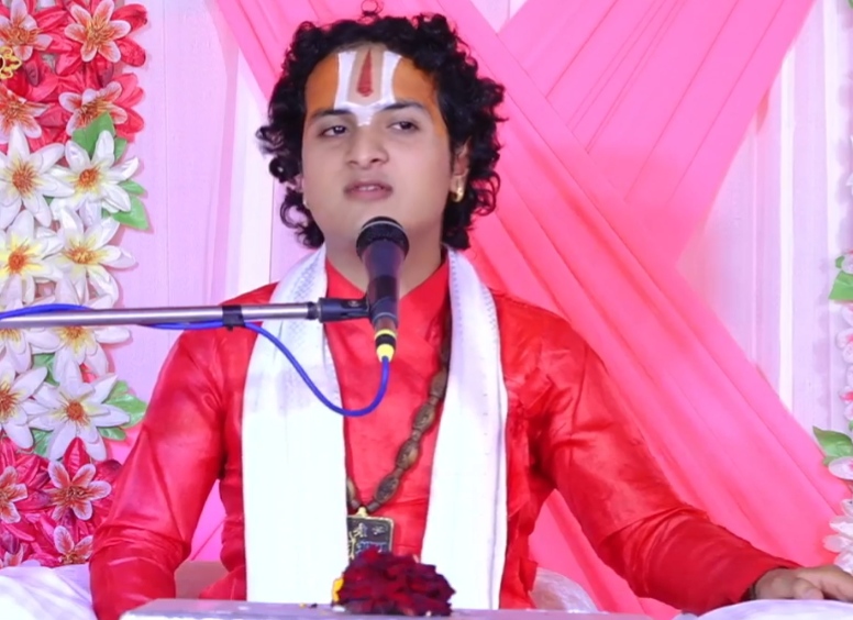 यमुना तट पर भक्ति और प्रेम की धारा : आयुष कृष्ण नयन महराज