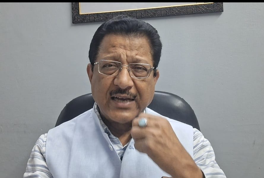 प्रदेश में लोग रसोई गैस के लिए त्राहिमाम त्राहिमाम कर रहे और सरकार को सड़क पर नमाजी दिखाई पड़ रहे