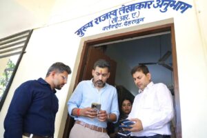 डीएम ने कलेक्ट्रेट परिसर स्थित कार्यालयों, रिकॉर्ड रूम एवं आपदा परिचालन केन्द्र का किया निरीक्षण; अधिकारियों कार्मिकों को दिए आवश्यक दिशा-निर्देश