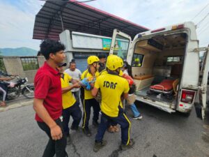 राजपुर क्षेत्र में गिरी दीवार,चपेट में आयी वृद्ध महिला, SDRF की तत्परता से बची महिला की जान