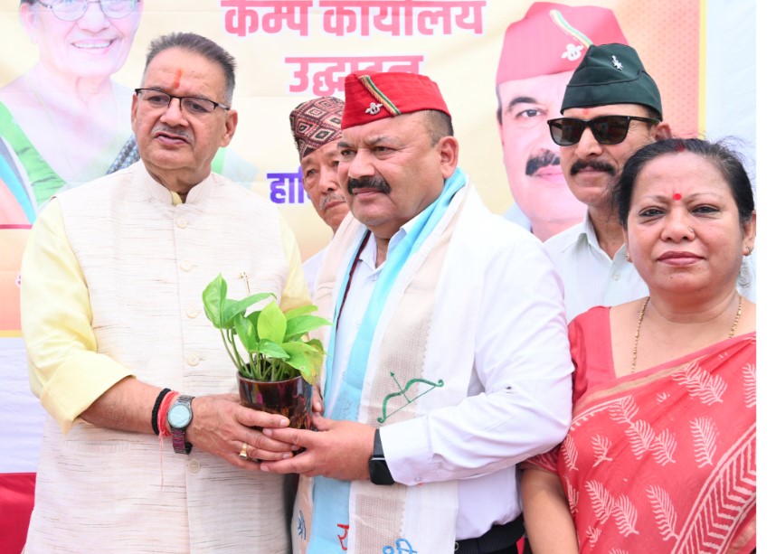 कैबिनेट मंत्री गणेश जोशी ने सैनिक कल्याण परिषद के उपाध्यक्ष शमशेर सिंह बिष्ट के कार्यालय का किया शुभारंभ