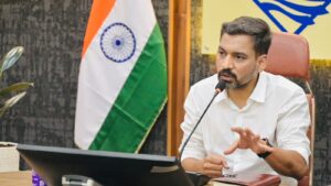 विकास योजनाओं एवं सीएम घोषणाओं की समीक्षा बैठक में डीएम ने दिए कार्यों में तेजी लाने के निर्देश