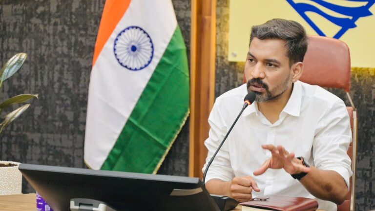 विकास योजनाओं एवं सीएम घोषणाओं की समीक्षा बैठक में डीएम ने दिए कार्यों में तेजी लाने के निर्देश