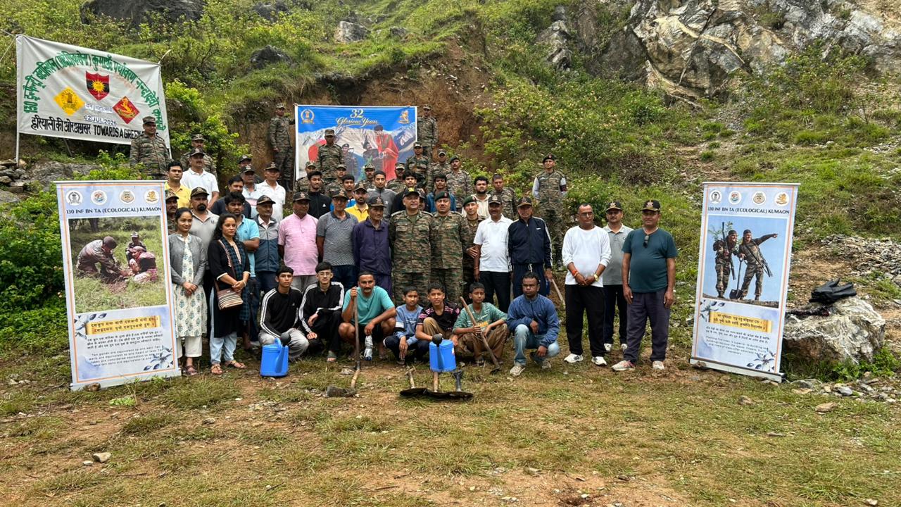 भूस्खलन प्रभावित देवल ग्राम में 130 इन्फैंट्री बटालियन (प्रादेशिक सेना) इकोलॉजिकल कुमाऊँ द्वारा 10,000 पौधों का विशेष वृक्षारोपण अभियान