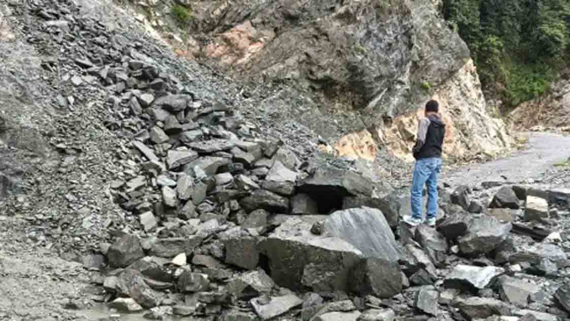 भारी बारिश से जनजीवन बेहाल, 59 सड़कें बंद; पांच जिलों में ऑरेंज अलर्ट