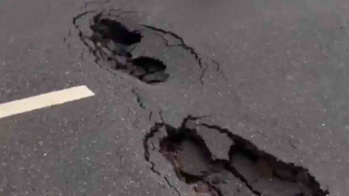 पहली बारिश में ही दिखने लगे गड्ढे, दिल्ली-देहरादून एक्सप्रेसवे का बुरा हाल