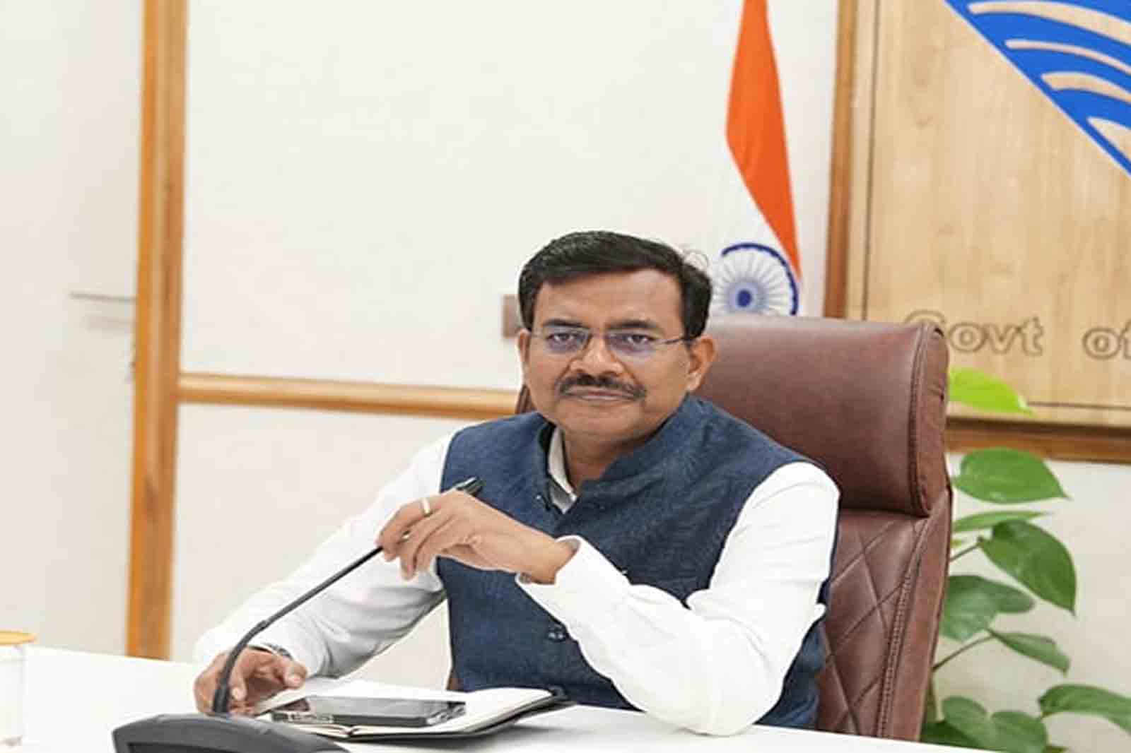 मुख्य सचिव ने की चारधाम हेली सेवाओं की समीक्षा, उत्तराखण्ड में विमानन अवसंरचना के विस्तार एवं सुरक्षा सुदृढ़ीकरण पर विशेष जोर