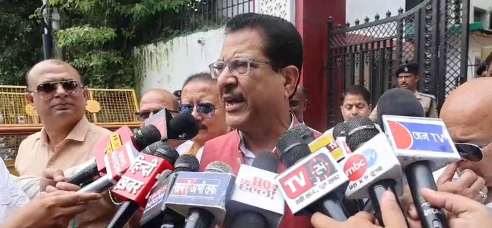 राहुल गांधी पर दर्ज SC/ST एक्ट की FIR को लेकर कांग्रेस का DGP पर हमला, कहा – झूठी FIR निरस्त करो, नहीं तो प्रदेशव्यापी आंदोलन