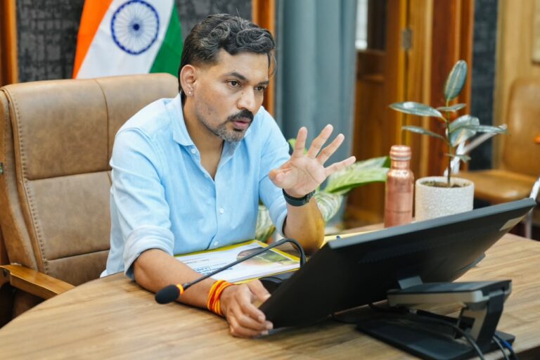 जल जीवन मिशन की लंबित योजनाओं को सर्वाेच्च प्राथमिकता से पूरा करें- डीएम