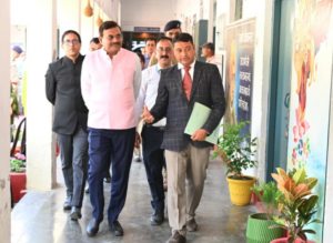 चिन्यालीसौड़ हवाई पट्टी पहुंचे मुख्य सचिव आनंद बर्द्धन, सामरिक और बुनियादी सुविधाओं का लिया जायजा