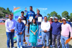जिलाधिकारी ने सांसद चैंपियनशिप ट्रॉफी में पहुंचकर बढ़ाया खिलाड़ियों का उत्साह