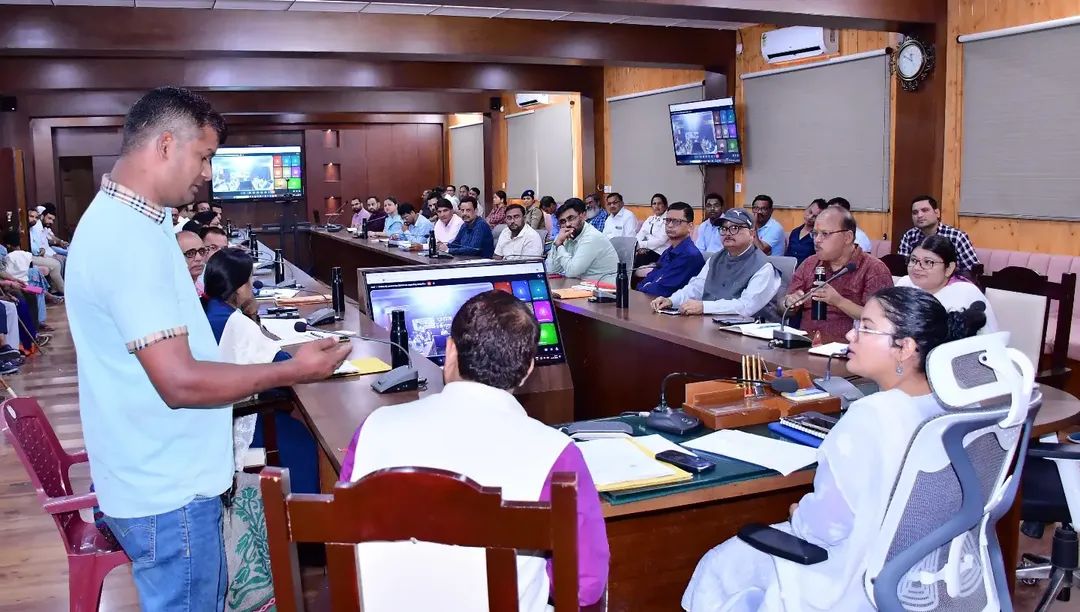 जनसुनवाई में डीएम अपूर्वा पाण्डे ने सुनीं 07 शिकायतें, अधिकारियों को समयबद्ध निस्तारण के निर्देश